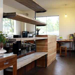 オーロラコーヒー | AURORA COFFEE | カウンター | 棚 | 山形・仙台を中心にオリジナル家具・オーダー家具、インテリアのデザイン・製作・納品をおこなっています。おしゃれ。