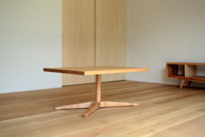 ダイニングテーブル | テーブル | 山形・仙台を中心にオリジナル家具・オーダー家具、インテリアのデザイン・製作・納品をおこなっています。おしゃれ。