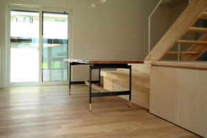 ダイニングテーブル | テーブル | 山形・仙台を中心にオリジナル家具・オーダー家具、インテリアのデザイン・製作・納品をおこなっています。おしゃれ。